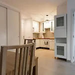 Beachside Apartment With Shared Pool