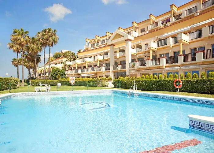 Beachside Apartment With Shared Pool