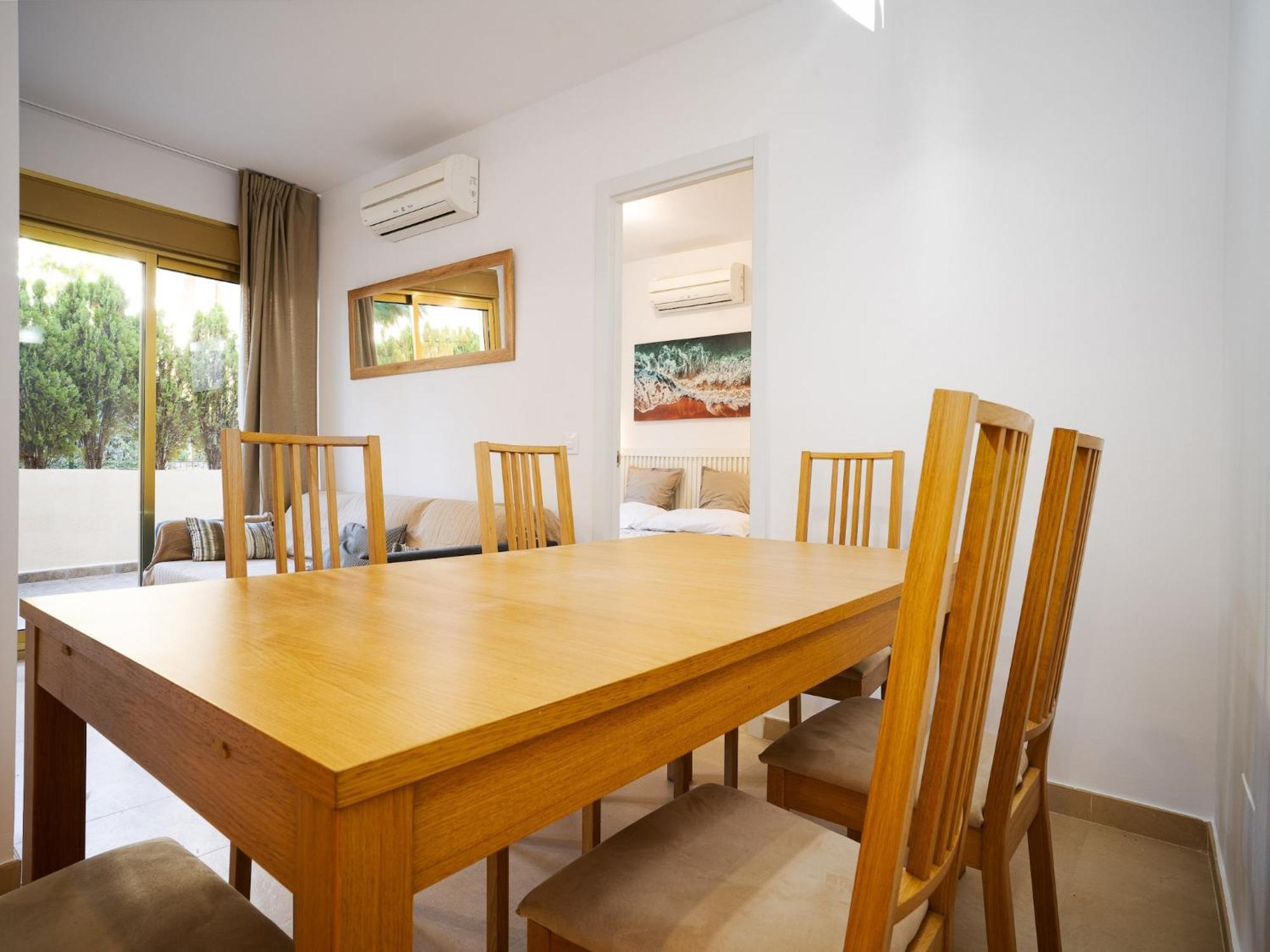 Beachside With Shared Pool Apartment