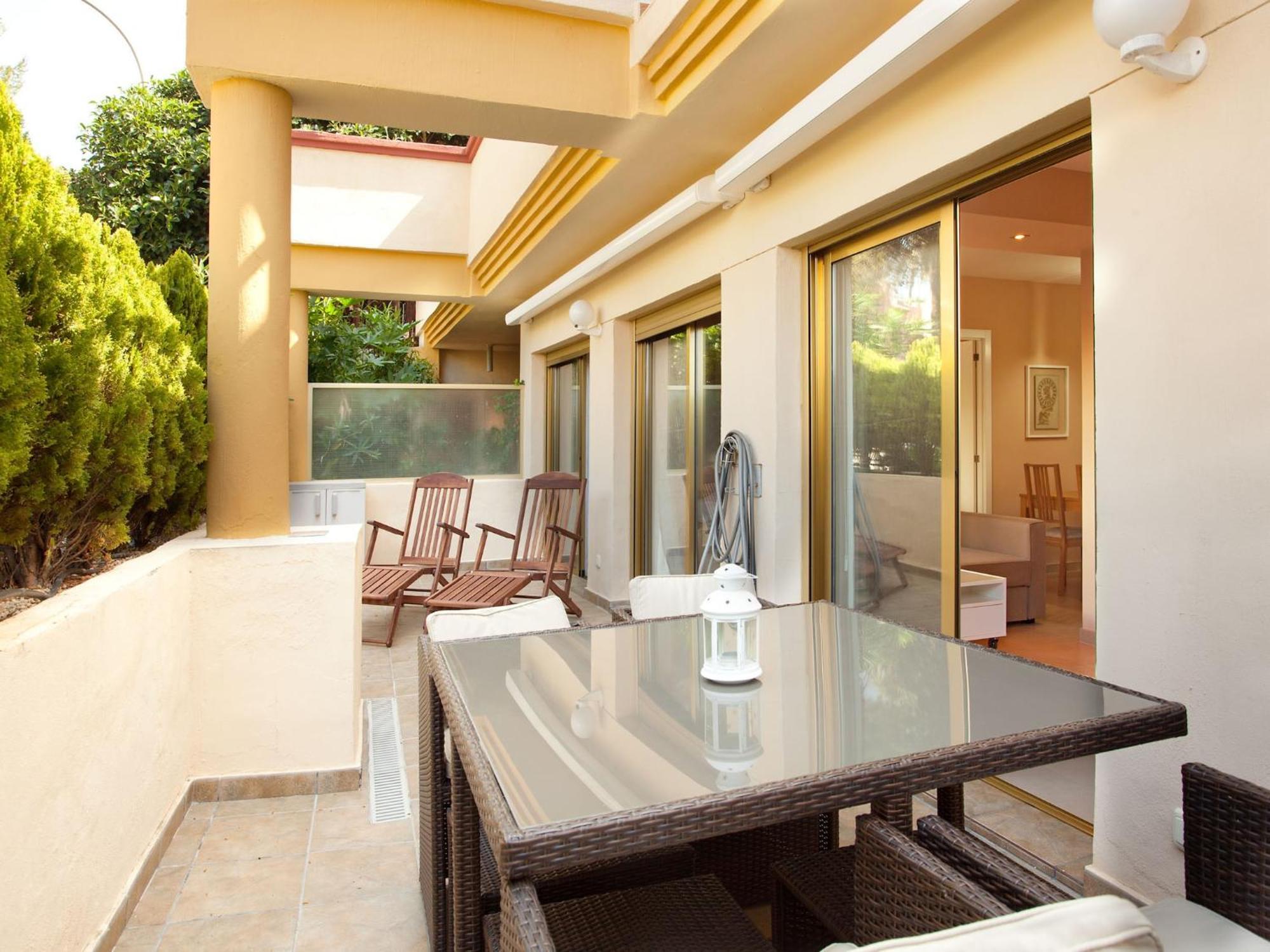 Beachside With Shared Pool Apartment