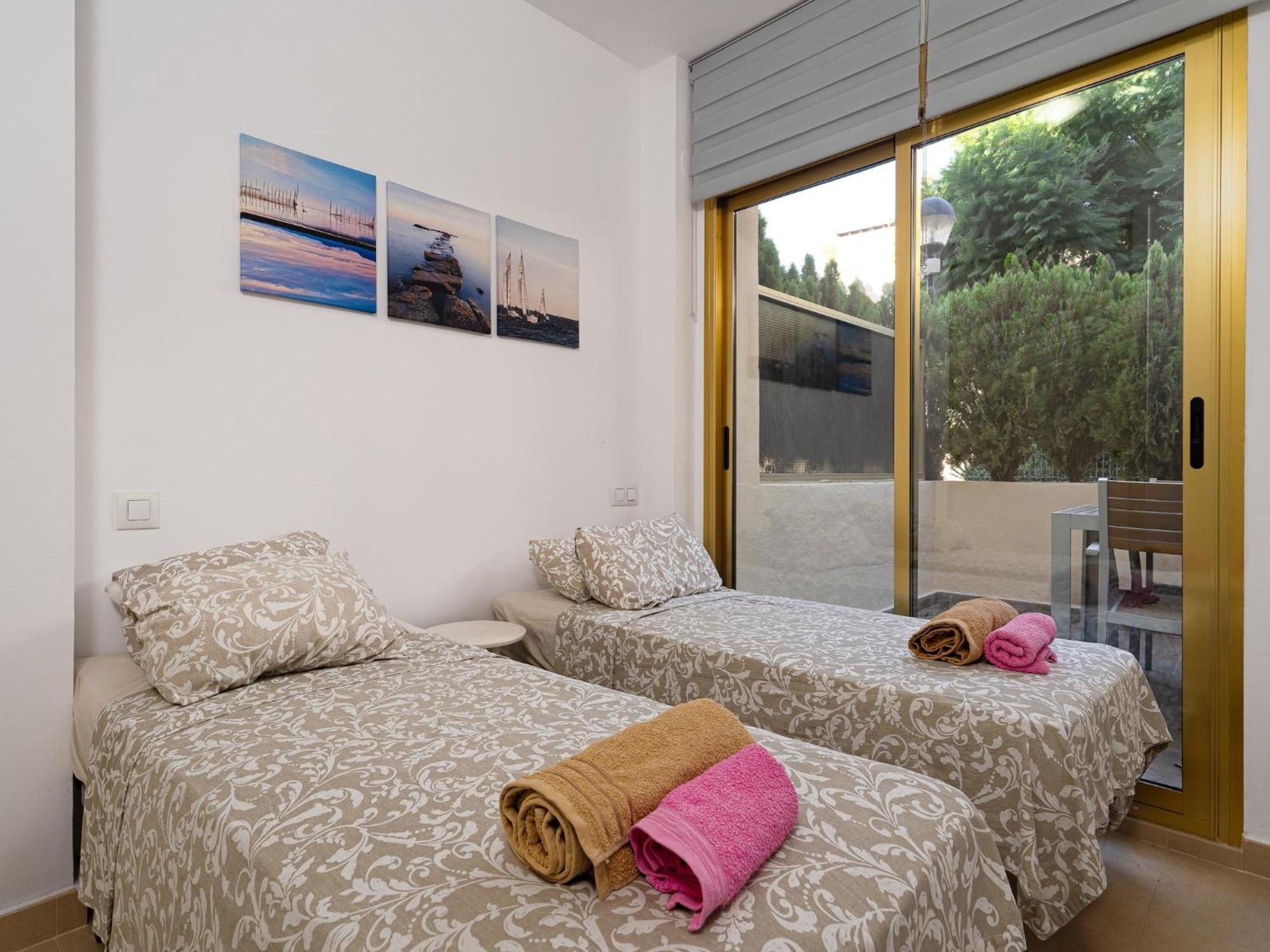 Apartment Beachside With Shared Pool