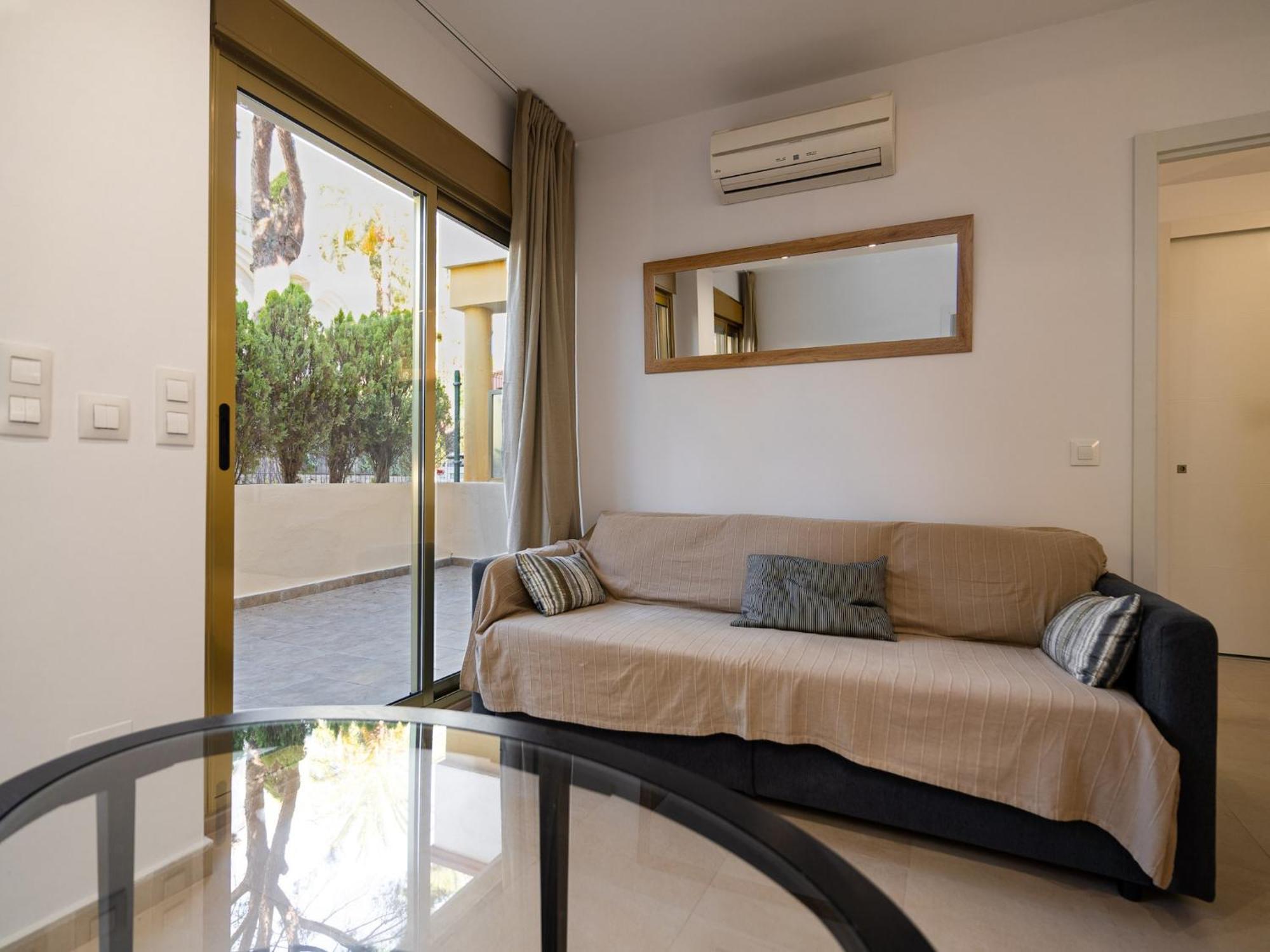 Beachside With Shared Pool Marbella