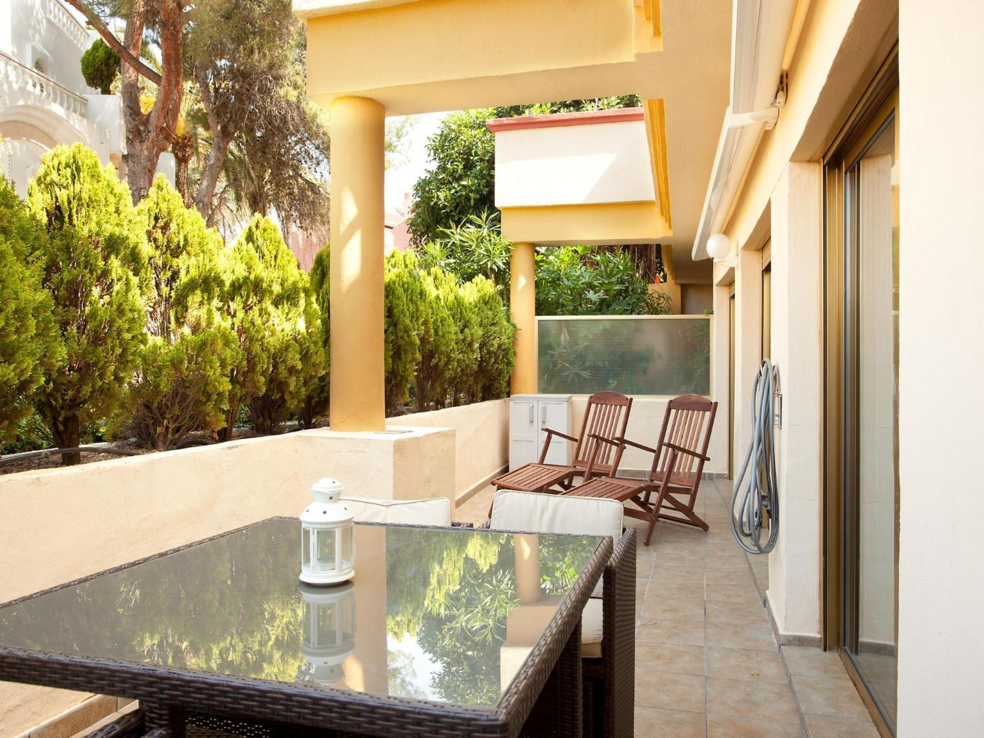 Beachside With Shared Pool Apartment *