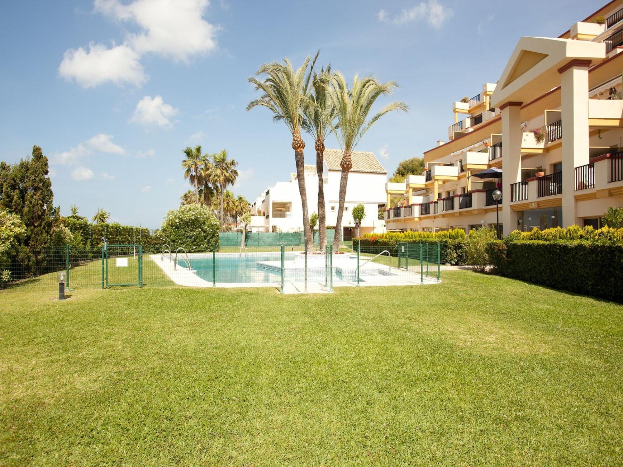 Apartment Beachside With Shared Pool *